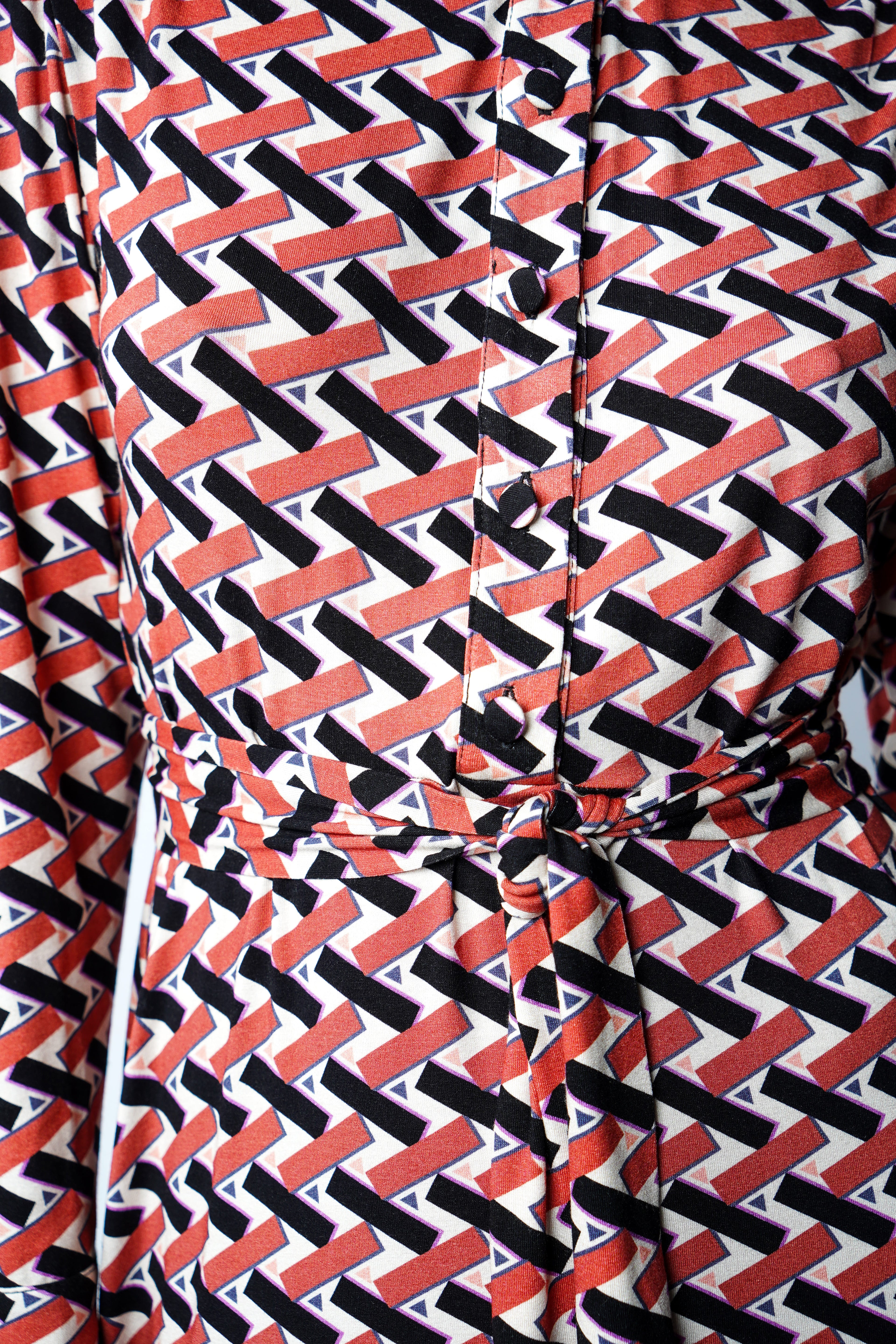 Adoptez la robe “Angel” par Reyne : encolure ronde, fronces délicates, manches longues boutonnées et ceinture à nouer. Confectionnée en France.